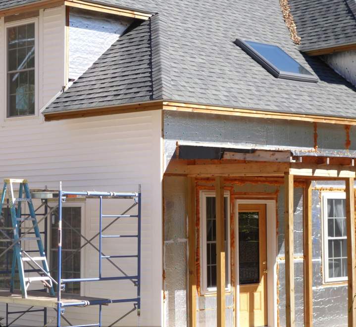 Pose et remplacement en menuiserie extérieure pour votre habitat.