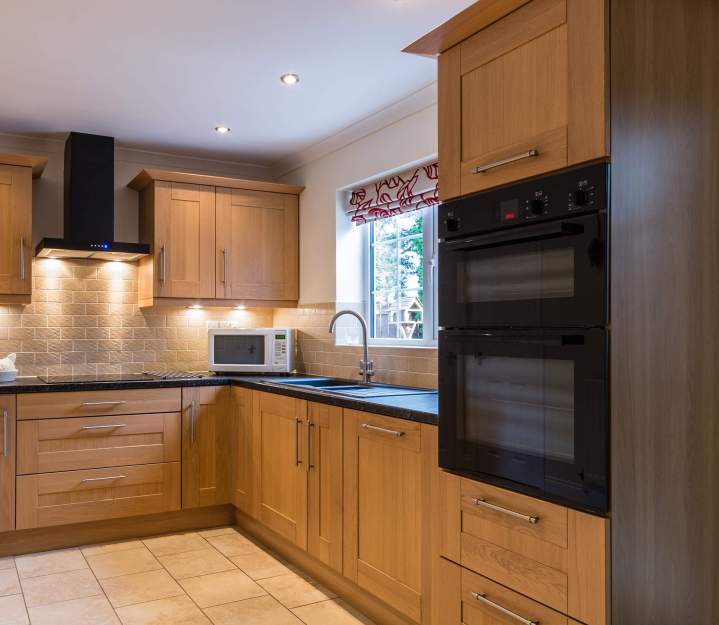 Prestations de menuiserie intérieure pour compléter votre projet.